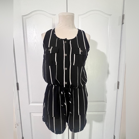 Iris Romper with Button Down Front Elastic Tie Waist and Pockets - sz L - Picture 1 of 7